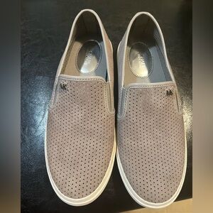 MICHAEL KORS AHOES SLIP ON‎ GRAY WOMENS SIZE 7.M
